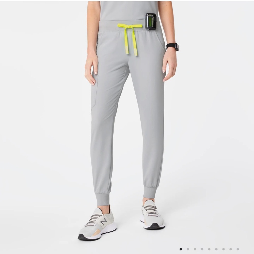 COPY - Figs Zamora Jogger Scrub Pants Silver Arrows Size medium tall